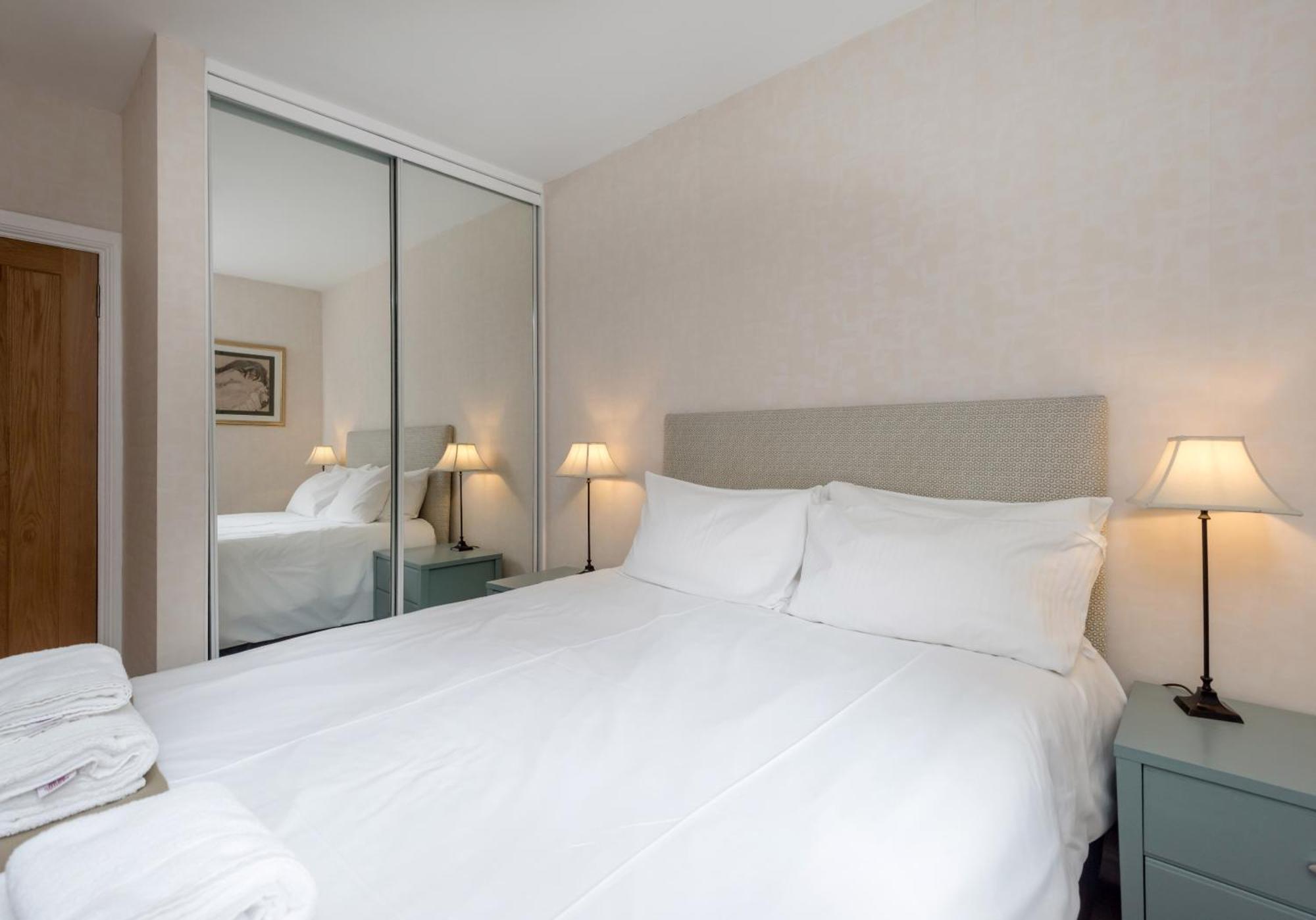 Causewayside Apartment - The Edinburgh Address Buitenkant foto